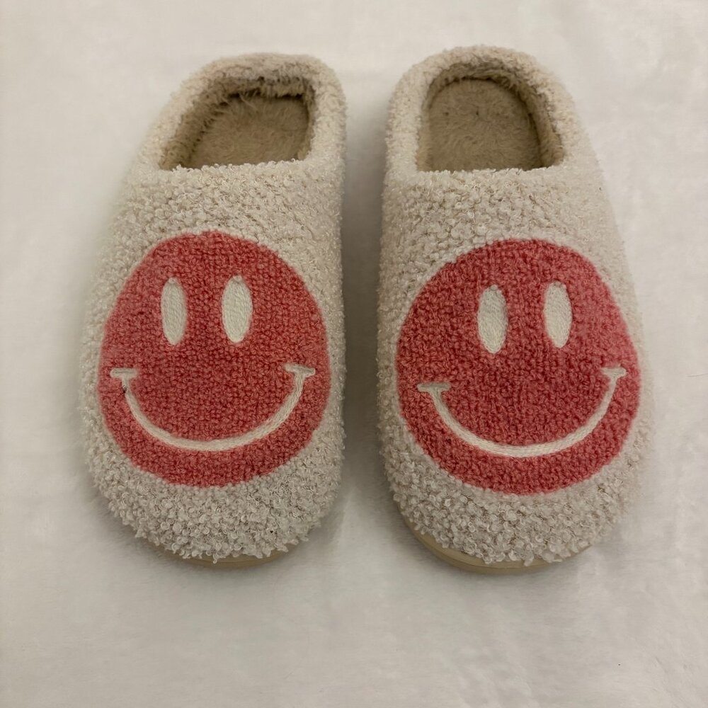 😊 Pink Preppy Smiley Face Slippers – Amazon Find